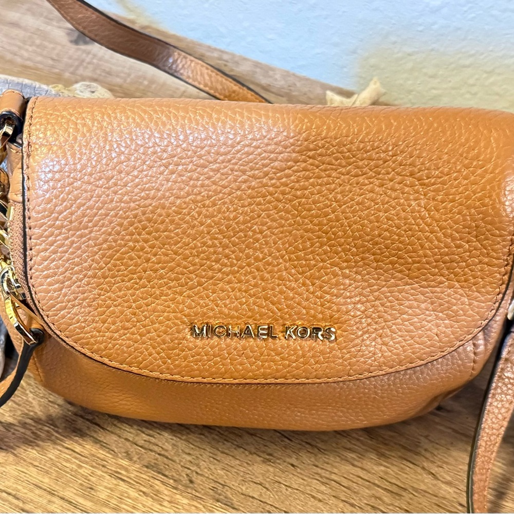 Michael Kors Bedford Tan/Brown Leather Crossbody Gold and Leather Chain Strap